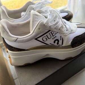 GUESS White Sneakers with Brown and Gold Trim